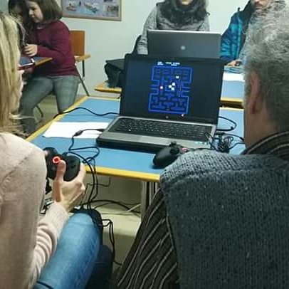 ElGatodeVader's tweet photo. Aquí os dejamos algunas fotos del retrogaming que realizamos ayer en la @associaciodeveinsrallysud y que organizamos en colaboración con @DystopianHob. Muchas gracias a tod@s l@s que vinieron ha echar unas partidas https://t.co/5LWxzTi2AZ