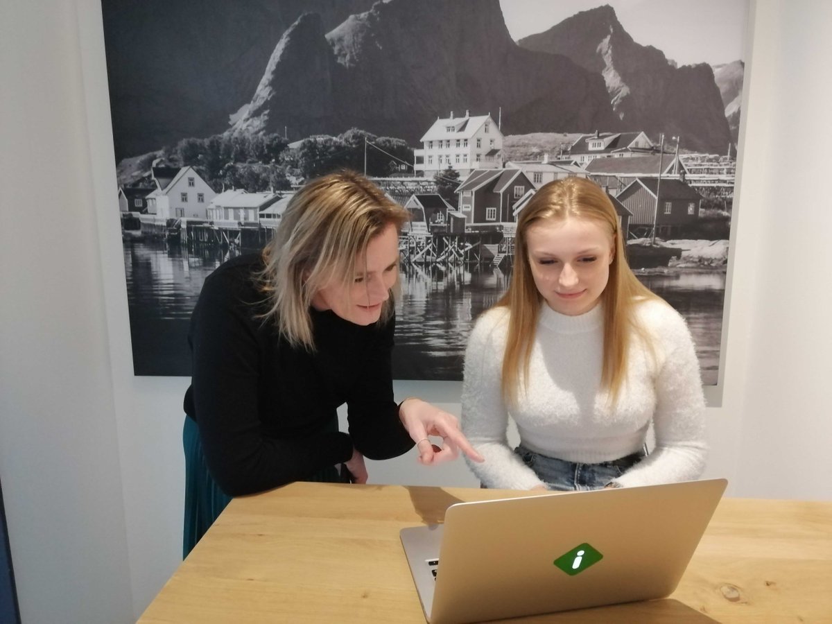 Proud to support those just starting to look at career choices. Last week, 16-year-old Eliza from Germany tried out the life of a #Womeninidentity with a marketing internship at @iWelcomeCompany. Huge thank you to <a href="/EstherHW/">Esther Westra</a> and her team! #diversityintech #inclusion