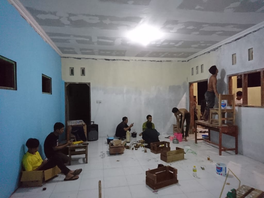DesaRembul's tweet photo. Teman" @IMPPJakarta sedang lembur mempersiapkan Taman baca Pelita yang Rencananya akan Diresmikan Besok siang dan akan dihadiri oleh Bapak Kepala @DesaRembul Beserta Jajarannya
@PemkabPemalang
@ganjarpranowo
#AnakDesa
#DesaPintar https://t.co/PkQSPR4DLm