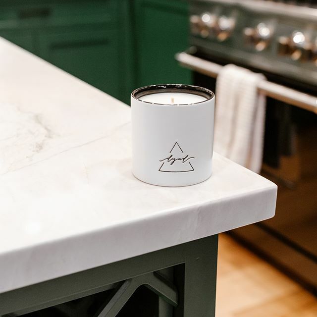 DyadCandle's tweet photo. Start your week on a good note 🖤#DyadAtHome⁠
.⁠
.⁠
.⁠
.⁠
.⁠
.⁠
#DyadCandle #girlboss #candlebabe #illuminatinglight #madeinLA #entrepreneur #allnaturalsoywax #cleanburningcandles #madeintheusa #reuseablejar #madewithlove #abundantfragrance #small… https://t.co/JLvT0N7PZm https://t.co/RFLrglNCTN