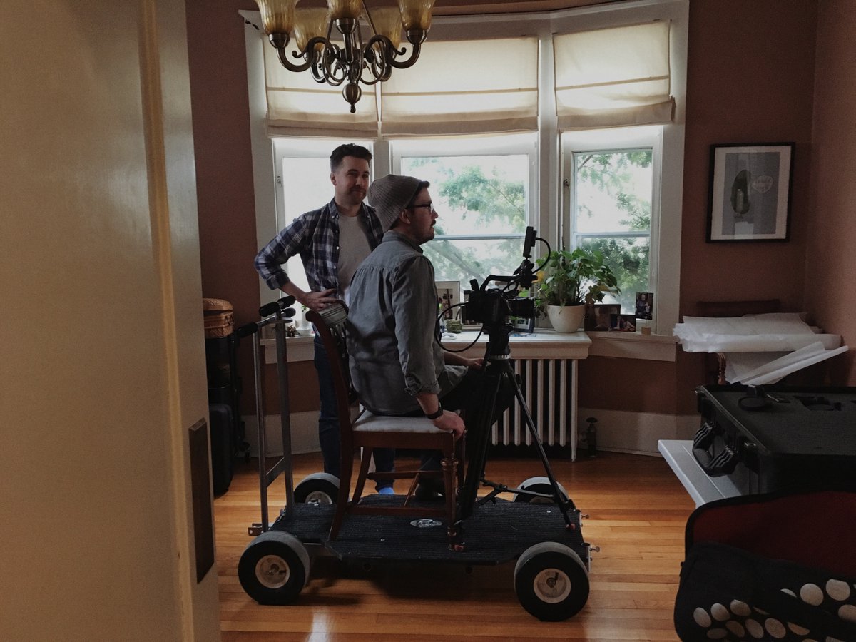 Memory_Tree's tweet image. When in doubt, improvise #BTS 😅⁠
•••⁠
#videoproduction #AgencyLife #cinematography #videography #filmmarkers #BehindtheScenes