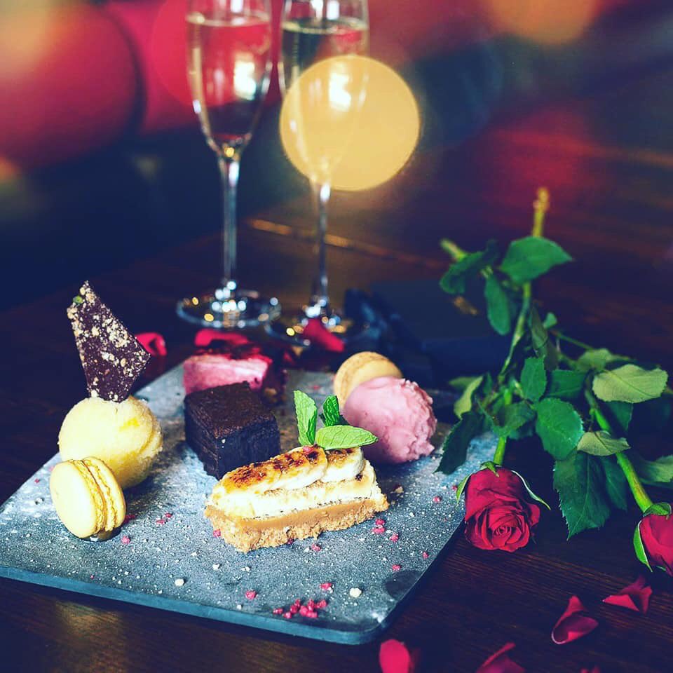AberdeenCarter's tweet photo. Our indulgent sharing experience - great choice to finish of your meal😍
Blackcurrant mouse tart, banoffe pie,brownie, two scoops of sorbet and macaroons.
P.S. if you don’t like sharing desserts,have it all for yourself! https://t.co/ZlJxO06ErT