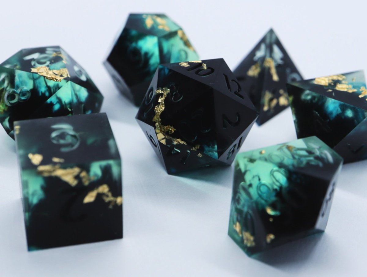 GIVEAWAY!✨ Giving out a set of SUBLIME BLIGHT. To be inked in winner's choice. Ends Feb 3.

To enter:
1. Follow & RT
2. Comment a fun fact about your char for a bonus entry!
✨ Head over to IG for a 3rd bonus entry: instagram.com/everythingdice/

#dnd #dice #diceporn #handmadedice