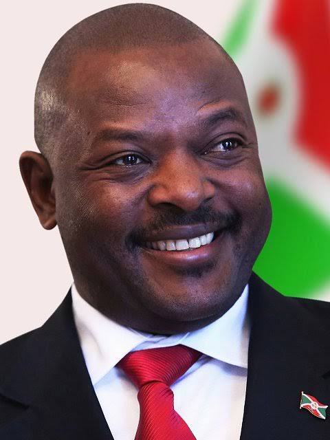 PAnapade's tweet photo. Mweshimiwa @drmialano1 ampongeza mweshimiwa Rais @pnkurunziza @CnddFdd kwakuonyesha uzalendo katika historiya ya Burundi, kiongozi huyo ni mfano mwema kwa Afrika ya Kati, kuachiliya madaraka kwa njiya ya kidemokrasia, Mungu awabariki warundi wote na wawe na uchaguzi mwema. https://t.co/TWdHYYR4Zs