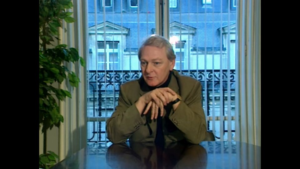 LCP's tweet photo. Tout de suite, "Guy Carcassonne, la passion de transmettre" un documentaire d'@quasquara2A sur LCP/LCP.fr. >> https://t.co/pLdRR1BVQW #DébatDoc @jpgratien https://t.co/R0eIn45bL5