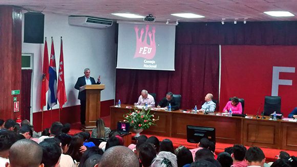 President of Cuba participates in FEU National Council 