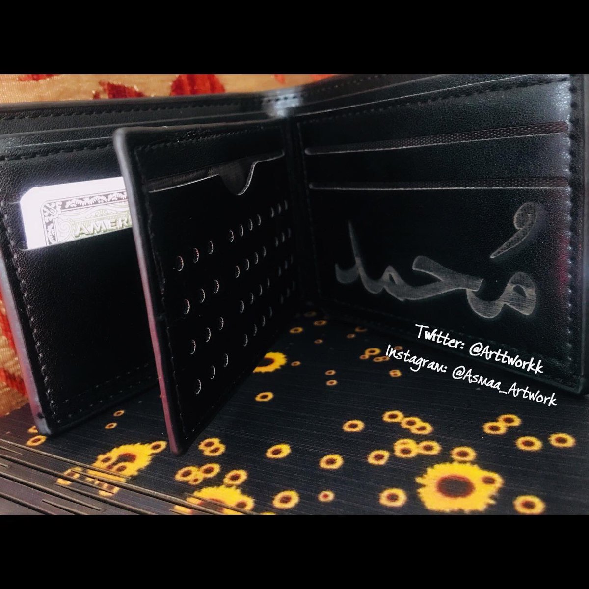محفظة جلد طبيعي أسود بإسم “محمد” 
تقدر تطلب الاسم/الجملة اللي أنت عايزها 🙊
Special order, Dm for ordering details ✨
Instagram.com/Asmaa_Artwork 
*هختار حد عشوائي من الريتويت يكسب هدية مجانًا* 🙊