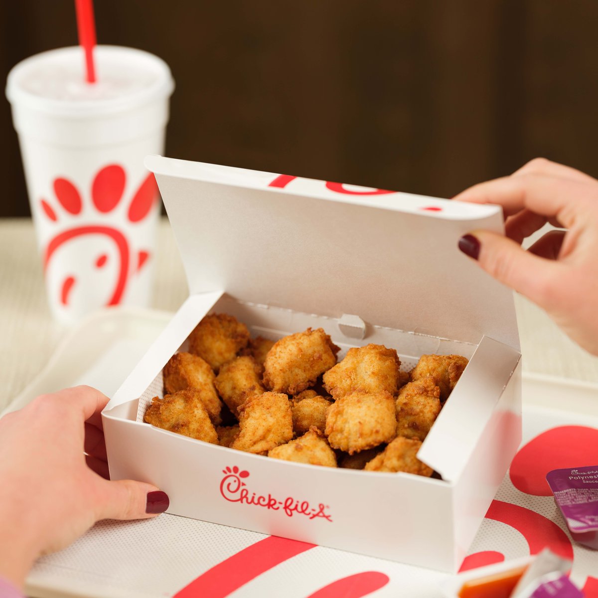 CFAfdale's tweet photo. 30-count Nuggets are perfect for sharing... or not sharing ¯\_(ツ)_/¯ https://t.co/NqdlQBd2Cy