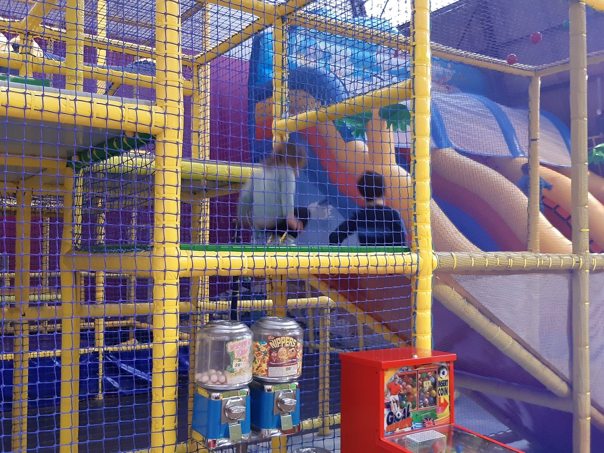 MFAM_PEF's tweet photo. Partenariat entre Ram #Rochefort,  @RivesduLoir Et #CCVHA à Badaboum Circus. Les enfants et adultes étaient ravis, sport attitude ! https://t.co/1V4XniC5T8
