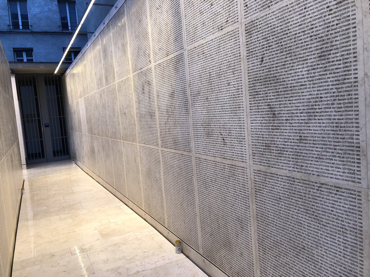 ConstanceLeGrip's tweet photo. Au Mémorial de la #Shoah à Paris,pour la commémoration du 75ième anniversaire de la libération du camp d' #AuschwitzBirkenau . #MurdesNoms #HolocaustMemorialDay2020 https://t.co/qId3afytiM