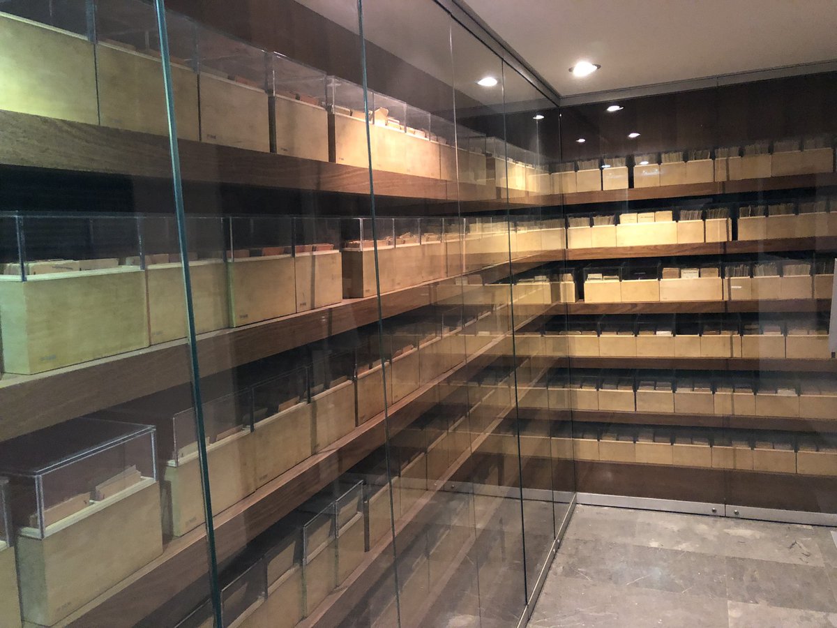 ConstanceLeGrip's tweet photo. Au Mémorial de la #Shoah à Paris,pour la commémoration du 75ième anniversaire de la libération du camp d' #AuschwitzBirkenau . #MurdesNoms #HolocaustMemorialDay2020 https://t.co/qId3afytiM
