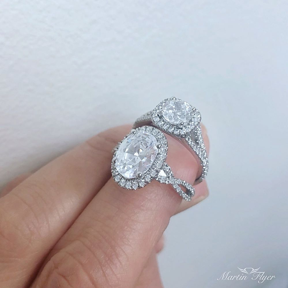 MartinFlyer's tweet photo. What’s your favorite? Oval cut or cushion? 💎💍
Find your local authorized Martin Flyer retailer at https://t.co/DBDAJfsMZP
#MondayMotivation  #martinflyer #FlyerFitLove #sayido #centurion #inspiration https://t.co/OZy9Jqfngd