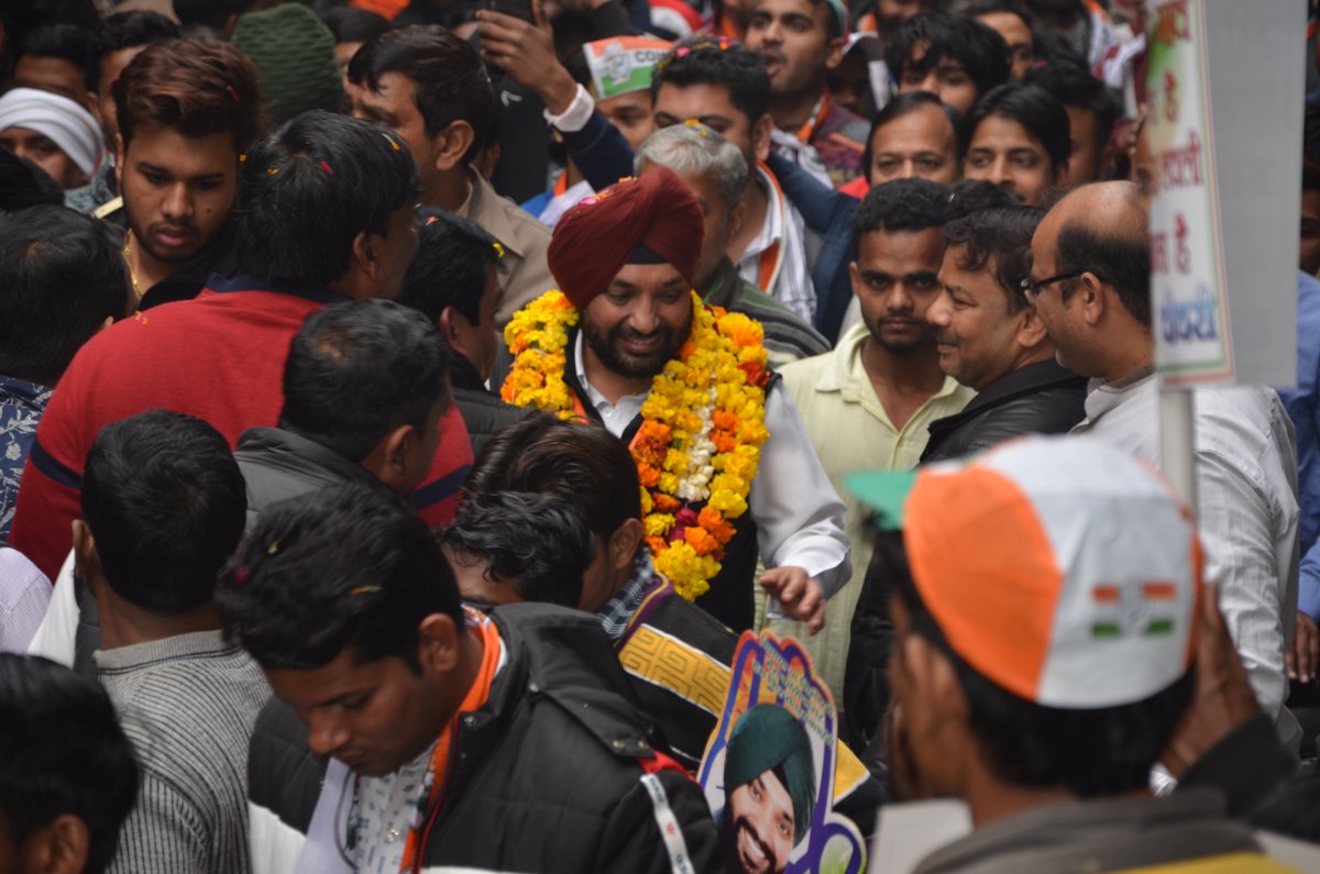 ArvinderLovely's tweet photo. आज गांधी नगर विधानसभा जन संपर्क यात्रा के तहत सीलमपुर गाओं जा कर वहाँ की जनता से रूबरू हुआ और उनका अपार प्रेम और उत्साह देख मेरा मन्न बहोत प्रसन्न हुआ।लोगों का विश्वास देख मुझे यकीन हो गया है की इस बार गाँधी नगर बदलाव के लिए त्यार है ।
#arvindersinghlovely #DelhiElections2020 https://t.co/hPIUlpsrtB