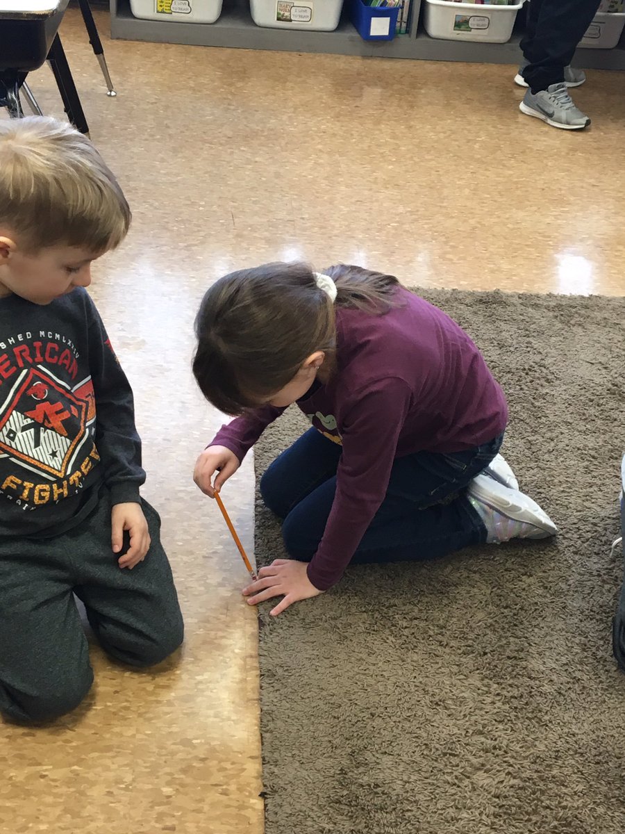 cstarkCF's tweet photo. Measurement fun in 1st grade! #whatmakesKWgreat @KWESPrincipal https://t.co/8504ZoF6TZ