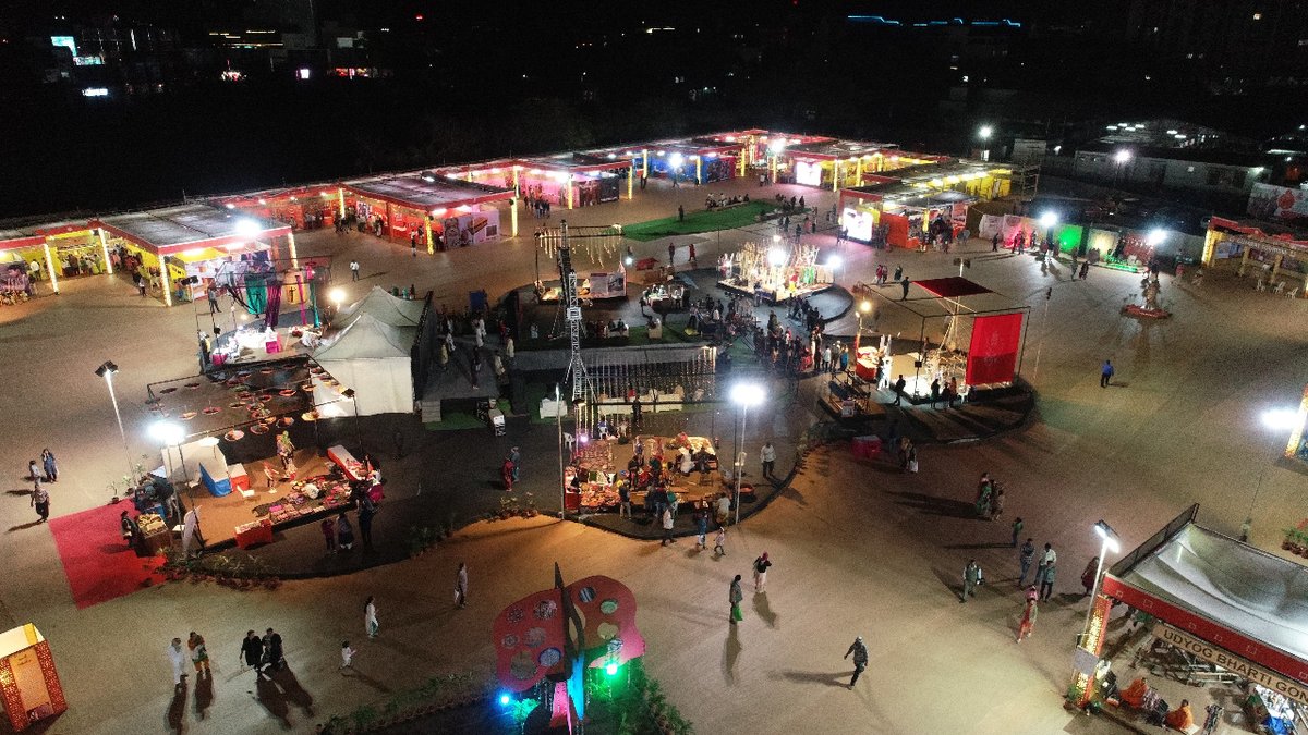 CollectorRjt's tweet photo. Aerial view of 'Harstkala Parva - 2020', Rajkot

#cultutalHeritage #Gujarat #Textiles #SaurastraKutchh #Handicrafts
#HastkalaParv2020 #KalaSamvad #Rajkot #RepublicDay #RepublicDayCelebrations https://t.co/SGOpQv4iyk