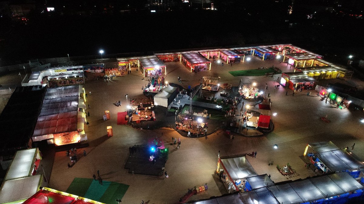 CollectorRjt's tweet photo. Aerial view of 'Harstkala Parva - 2020', Rajkot

#cultutalHeritage #Gujarat #Textiles #SaurastraKutchh #Handicrafts
#HastkalaParv2020 #KalaSamvad #Rajkot #RepublicDay #RepublicDayCelebrations https://t.co/SGOpQv4iyk