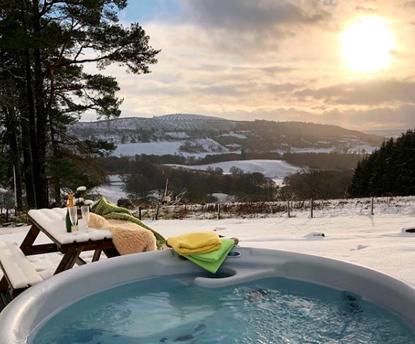 💌 With Valentine's Day fast approaching, Treat your loved one to an unforgettable stay in the heart of Scottish with a glass of champagne and a jacuzzi beneath the stars

Reserve your slice of paradise today: monzieestate.com

#ValentinesDay #luxurychalet  #landscape