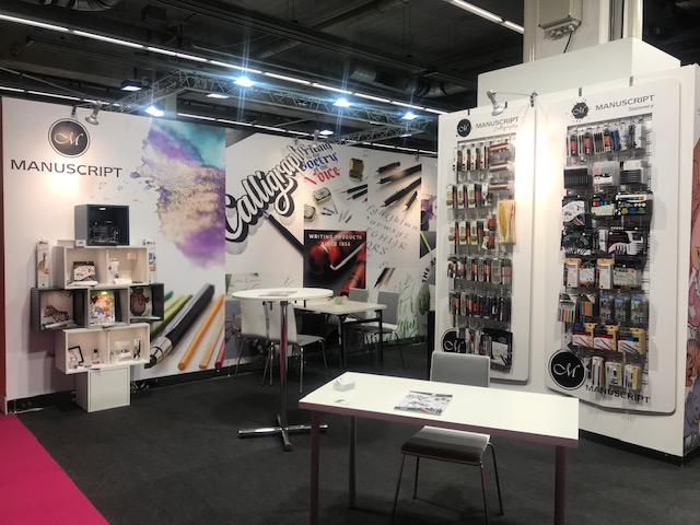 ManuscriptPenCo's tweet photo. Day 3 of @Paperworld_Fair.
Whose come to visit us so far and who is coming today?! #WritingMatters #Paperworld2020 #CreativeWorld #TradeFair https://t.co/rjwAvDipSH