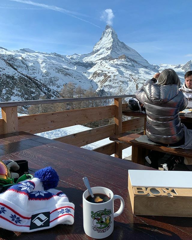 f1monacogp's tweet photo. As lunch views go, this will do!!! #livingthelife #matterhorn #switzerland #italy #skiing #lunchview #billynomates https://t.co/hV27AB2u4M https://t.co/PxM7lZ5ylv