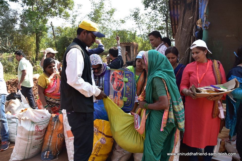 Volunteers of @CompassionACSR, @AniruddhasADM distributing old #clothes, hygiene material, toys and books to students and villagers in #Kolhapur area during the annual 'Kolhapur #Medical & Healthcare Camp 2020' at Pendakhale village