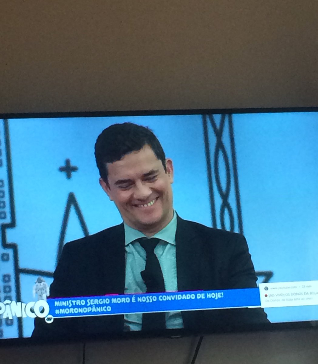 Beamartins07's tweet photo. O sorriso de quem sabe que vai tá entre os assuntos mais comentados no Twitter.                      #MoronoPanico https://t.co/ImSX140mXX