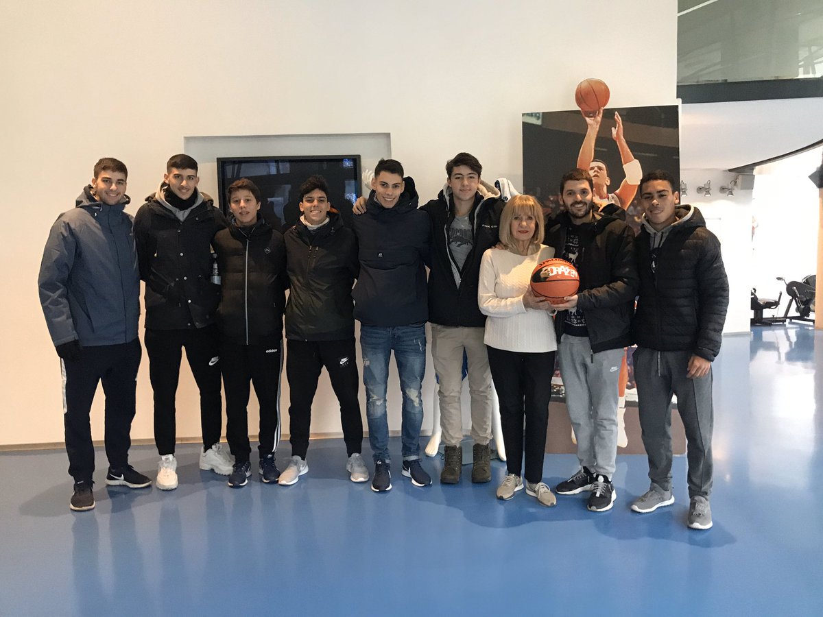 Experiencia unica en el museo de Drazen Petrovic, con el honor que nos reciba su madre.
De paso ligamos un hermoso recuerdo. Cerrando el viaje de la mejor manera! #sprint