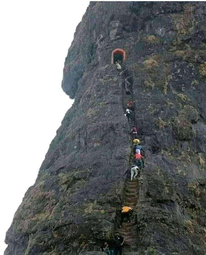 Niliwaambia harusi yangu itakuwa kwa mlima.
Venue ndio hii tushapata sasa 
Subirini bwana harusi; we set the date.coming soon