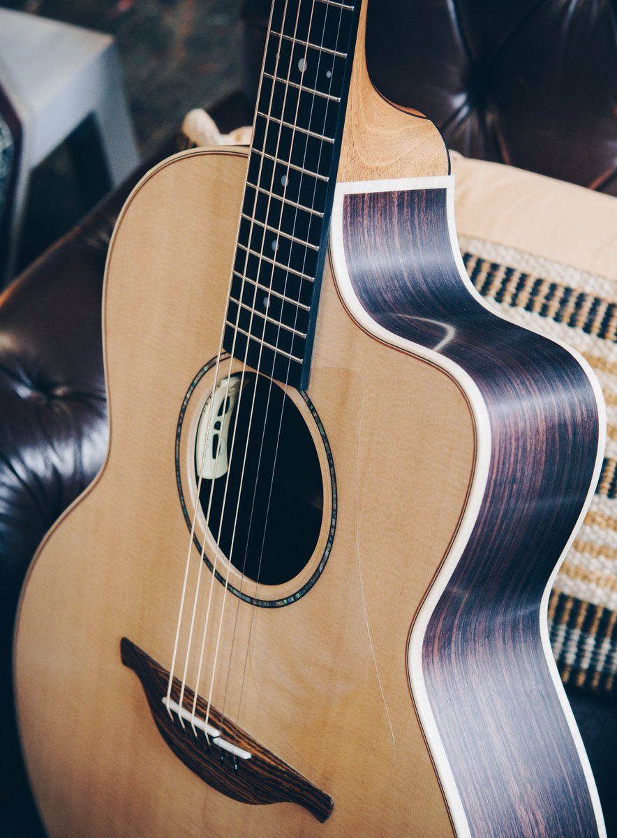 MusicMakerEire's tweet photo. Looking for your dream guitar? We've fallen head over heels for the @LowdenGuitars  32-SE IR/SS Indian Rosewood / Sitka Spruce Acoustic Guitar. A performing musician's dream, it was handpicked by our acoustic specialists and experienced staff here at MM. https://t.co/aNvHgEYaR7