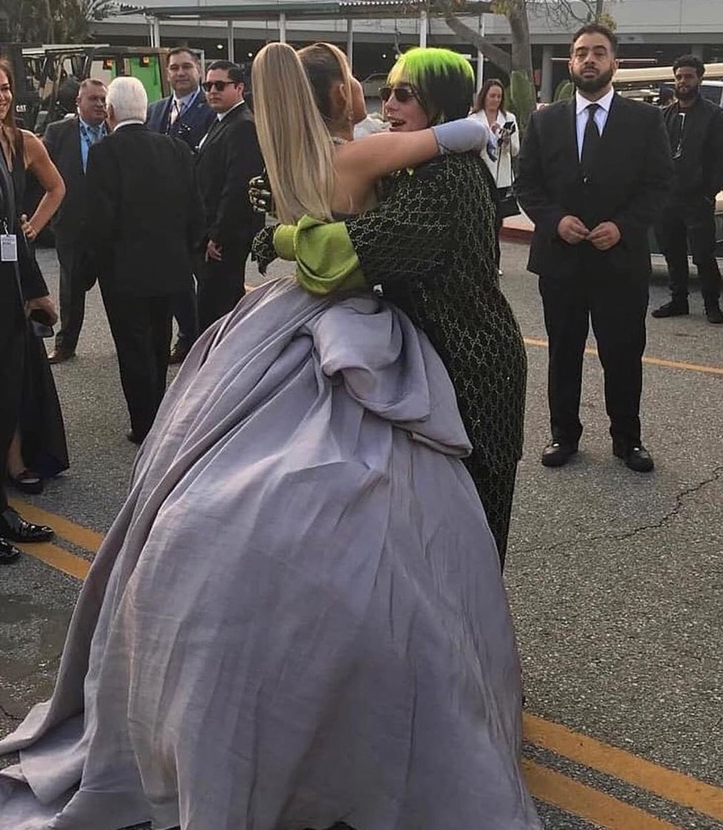 obviousari's tweet photo. we need a collab @ArianaGrande @billieeilish https://t.co/sh7ZKryjFJ