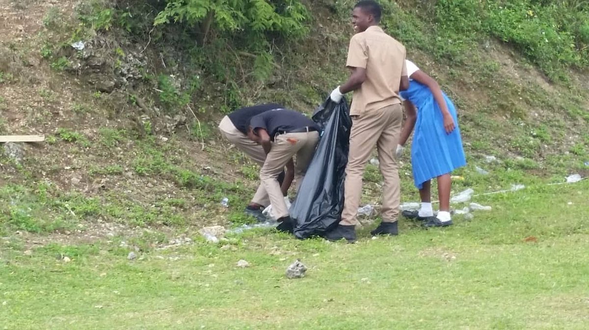 mohnerha's tweet photo. National Dengue Clean Up in Schools on January 24, 2020:
Fair Prospect High School in Portland.
@themohwgovjm @christufton #denguecleanup @mmalmf https://t.co/nNUeXY8XkO