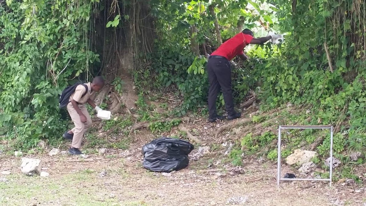 mohnerha's tweet photo. National Dengue Clean Up in Schools on January 24, 2020:
Fair Prospect High School in Portland.
@themohwgovjm @christufton #denguecleanup @mmalmf https://t.co/nNUeXY8XkO