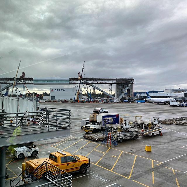 drewesch's tweet photo. SeaTac has a new feature today. #sea #seattle #seatac https://t.co/YYHRKiCvY4 https://t.co/RNb3ygjz7D