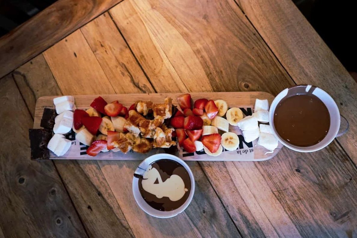 @charlesantoinegodin s’est fait plaisir hier avec notre fondue Juliette &amp; Chocolat. Il l’a adorée ❤️⁣
Et vous, vous l’aimez ?⁣
Yesterday @charlesantoinegodin tasted our Juliette &amp; Chocolat Fondue. He really loved it ❤️⁣
And you, do you like it?⁣