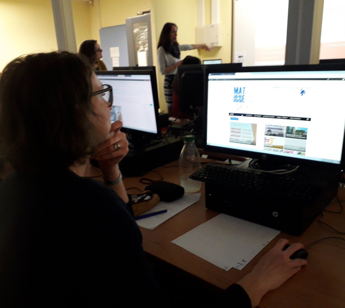Clg_MatisseNice's tweet photo. @clemi_nice @AcademieNice @LeCLEMI @Docafil @SebastienVonner @eduscol_EMI @perrineld @Roxane_Obadia Merci @clemi_nice @Roxane_Obadia et @perrineld pour cette formation à l'éducation aux #medias. Notre jeune #webmedia #MatisseLive va poursuivre sa croissance nourri de tous ces précieux conseils. #encouragements #EMI https://t.co/kTSE6RlmRv