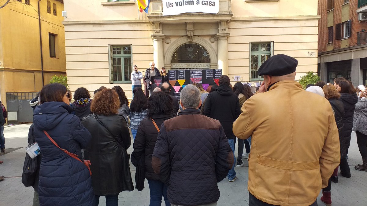 Acte d'homenatge a les víctimes santfeliuenques de l'Holocaust organitzat per <a href="/insmartidot/">INS Martí Dot</a> <a href="/ajsantfeliu/">Ajuntament de Sant Feliu de Llobregat</a> i amb suport de <a href="/amauthausen/">Amical de Mauthausen</a> #HolocaustRemembranceDay #HolocaustMemorialDay Veritat, justícia i reparació