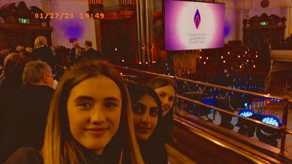 LboroHigh's tweet photo. Today, as part of #HolocaustMemorialDay a team of LHS students & staff are attending a ceremony in London as part of #BuildingaStrongerBritainTogether
#SpreadtheloveBSBT @HolocaustCentUK @stophateuk @CallHateOut https://t.co/I8qkAyAOy1