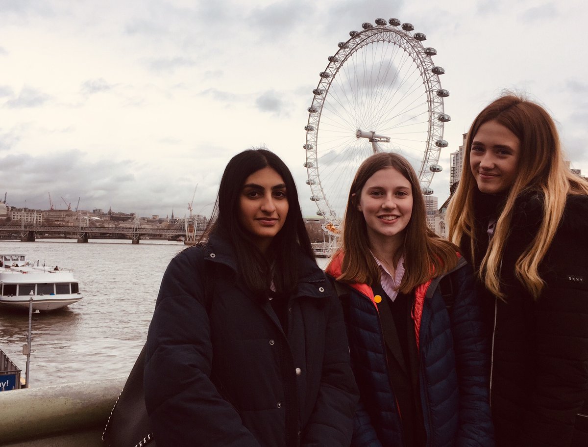 LboroHigh's tweet photo. Today, as part of #HolocaustMemorialDay a team of LHS students & staff are attending a ceremony in London as part of #BuildingaStrongerBritainTogether
#SpreadtheloveBSBT @HolocaustCentUK @stophateuk @CallHateOut https://t.co/I8qkAyAOy1