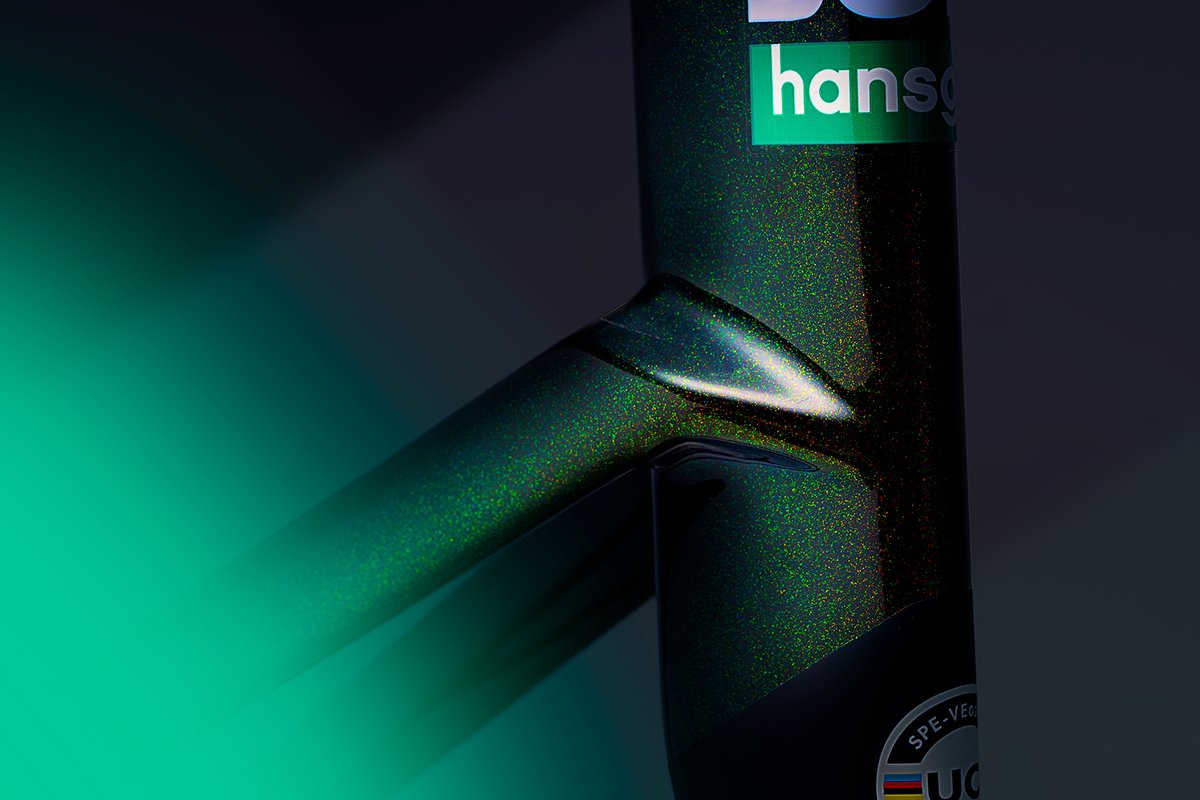 Specialized tweet media