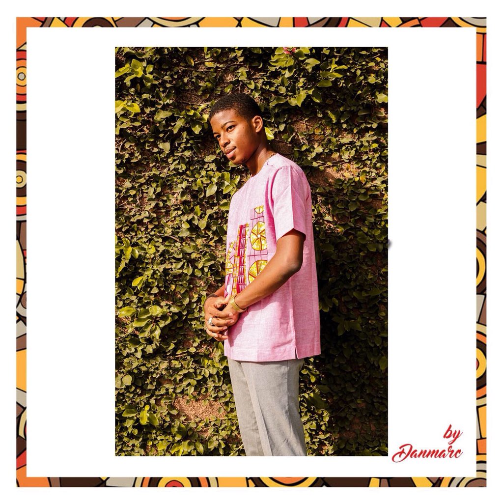 DanmarcDesgin's tweet photo. Tenue de la deuxième collection dénomée "ÊDÊ TCHIEN". 🙎🏾‍♂️2mo_cmar 👕: call me "MARC" 📸:iamsaintallan
DA: @aouloudaniel 
#DANMARCNATION  #danmarcdesign #modelphotography #afrikfashionmagazine #abidjanshopping
#modeivoirienne #visiterlafrique #ivoiriankillingit
#afromoderne https://t.co/3vASof0hMd