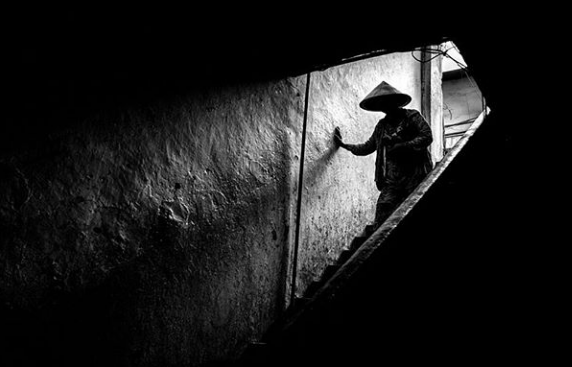 Apostrophe99's tweet photo. alan_schaller 
Into the void...Exploring the possibilities of negative space.
#blackandwhitephotography https://t.co/yeEPqNostG