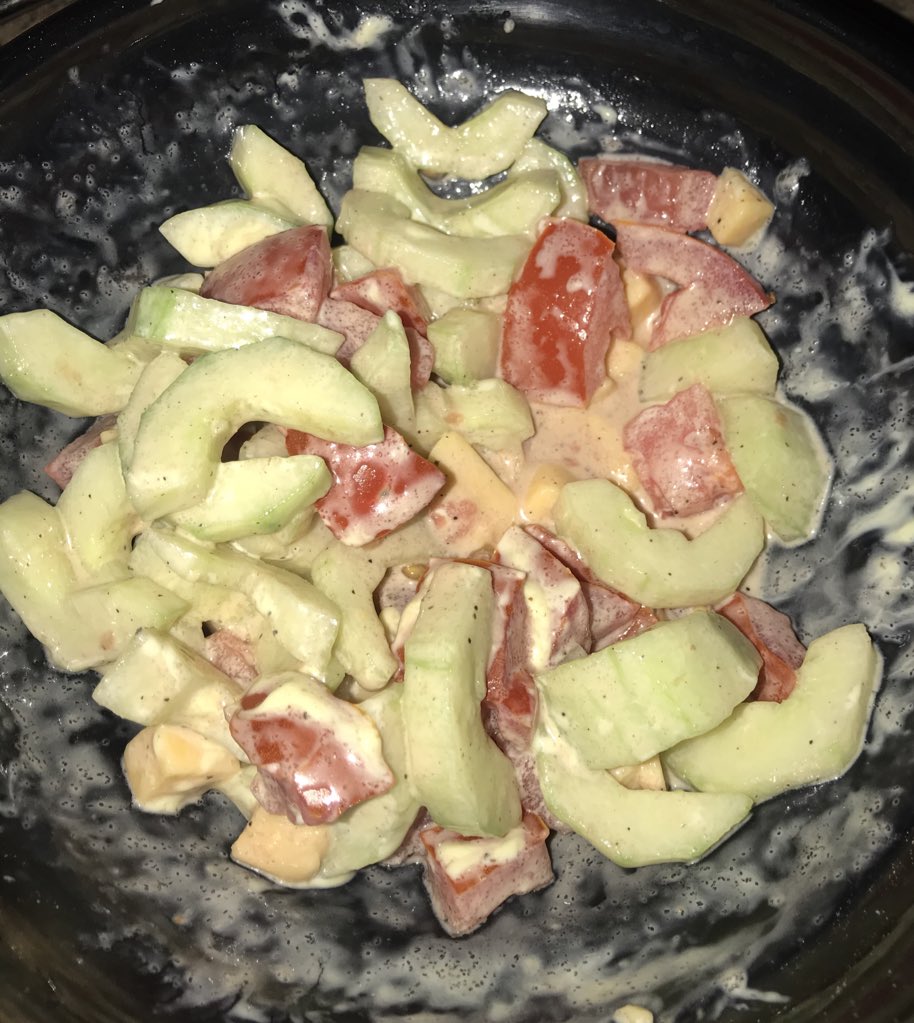BaneysGirl_22's tweet photo. Pork 🐷 ,chicken🍗 , butter-steamed veggies and a cucumber salad 🥗
#AuntySunionduty #Cheftam 🇿🇲🥰 https://t.co/sJgAeMESnt
