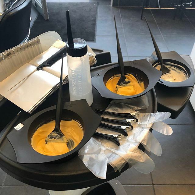 helyhairstudio's tweet image. Perfect planning .. @sindyhelyhair #perfectplanning #cleanworkspace #colourprep #highlightprep #glasgowwestend #visithyndland #glasgowhairdresser ift.tt/37CUKKw