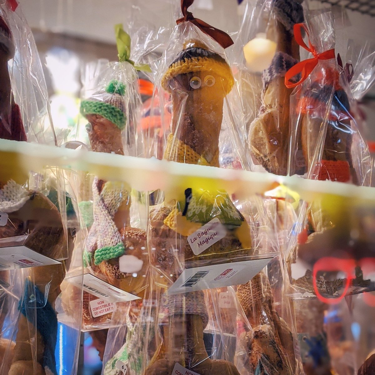 #UrbanFood 📍
Le genre de #gourmandise qui fait fantasmer hein !! 😎🍆
Tu trouveras à la #boulangerie <a href="/LegayC/">legay christian</a> des pains et viennoiseries en forme de bite, à avaler directement ou à offrir pour faire sourire 😜😂
Elles sont vraiment bonnes ! 😉😋
➖
#parisfood #LGBT #tendancesfood