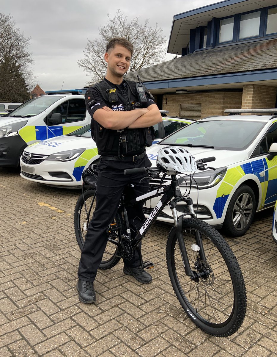 More officers have completed their Bike-ability courses today. Enabling officers to patrol efficiently while being able to engage with the public. This also offers an alternative method for responding &amp; dealing with crime in #Colchester. If you see us around, give us a wave👋🚲