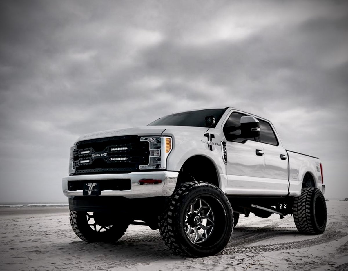 BullyDogTech's tweet photo. Moody Monday 😎
#bullydogtech // #bullydogtuned // #bullydogtuner // @twistedpro_sean // #ford // #dieseltrucks // #diesel // #forddiesel // #trucknation // #trucklife https://t.co/itkDdZBxJc