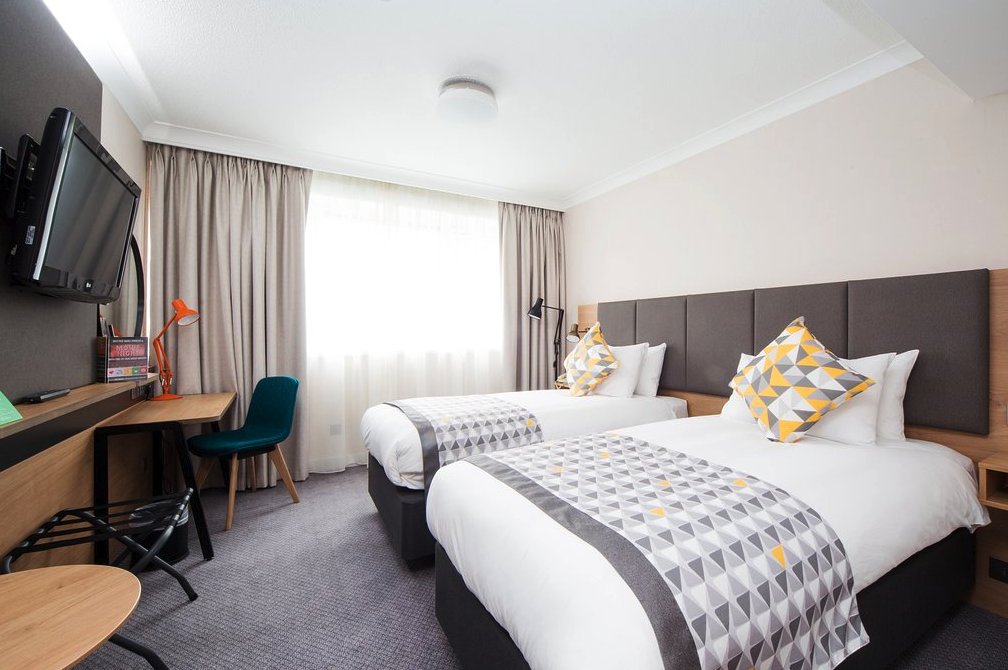 HIGatwickHotel's tweet photo. TWINNING. 👯‍♀️
Who's your travel buddy?

#MondayThoughts #Travel #Gatwick #LGW https://t.co/U9gAuInTpX