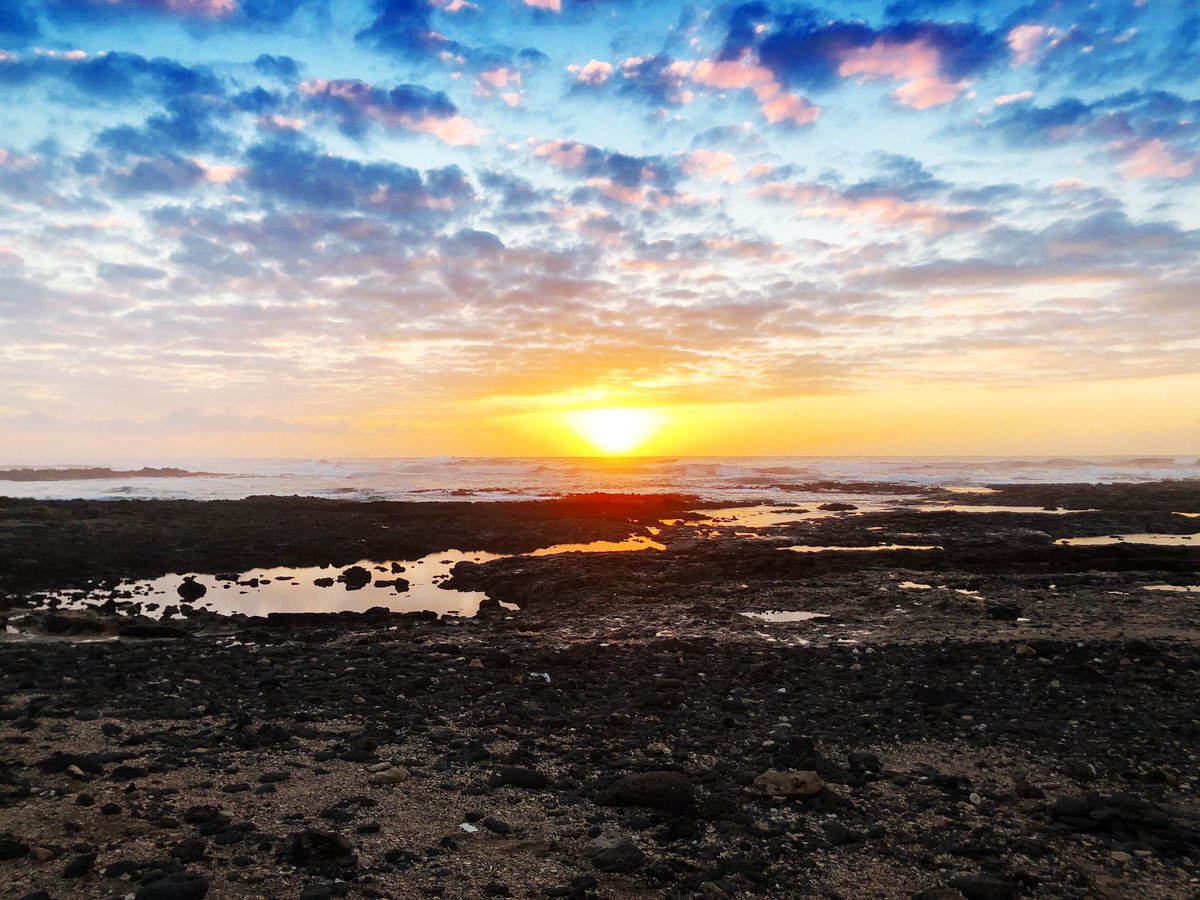_ZwitchZ_'s tweet photo. Beautiful sunset 🌅 🔥💛 in @Fuerteventura #sunset #travelphotography https://t.co/hiaMA6VD0S