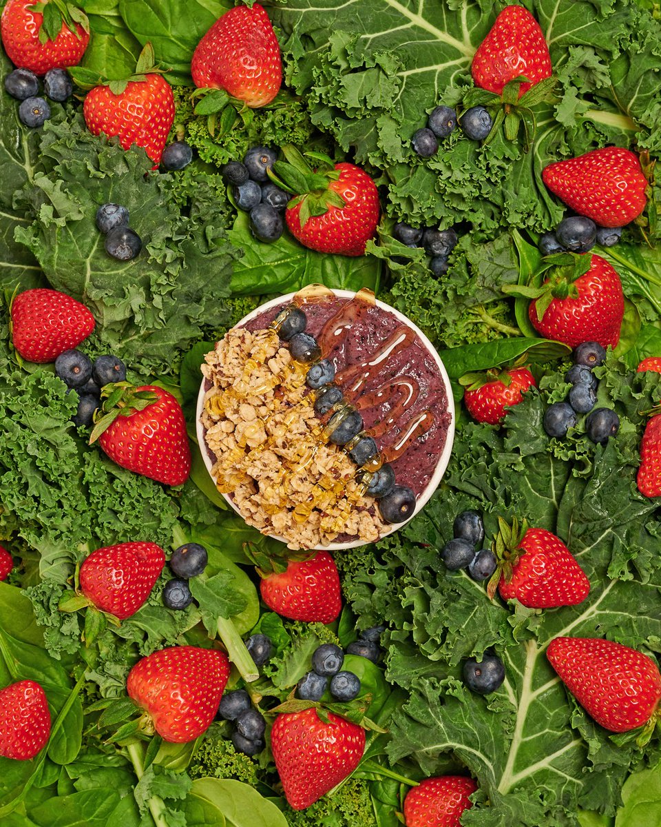 RushBowls's tweet photo. It Looks Could Kale is sure to keep you on that healthy track! Loaded with kale/spinach, strawberries, blueberries, and guava juice 🍓 #FuelYourRush https://t.co/lAhTqa2YKi