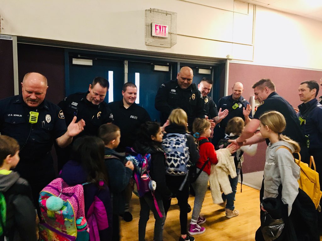 WLPDNews's tweet photo. Willamette Primary kicked off their Great Kindness Challenge with the WLPD, @TVFR Station 55 &amp; Mayor Axelrod! The students will focus on ways to continue showing kindness to everyone and encouraging others to do the same!  A great example of West Linn young people being positive! https://t.co/IhEX4nSe50