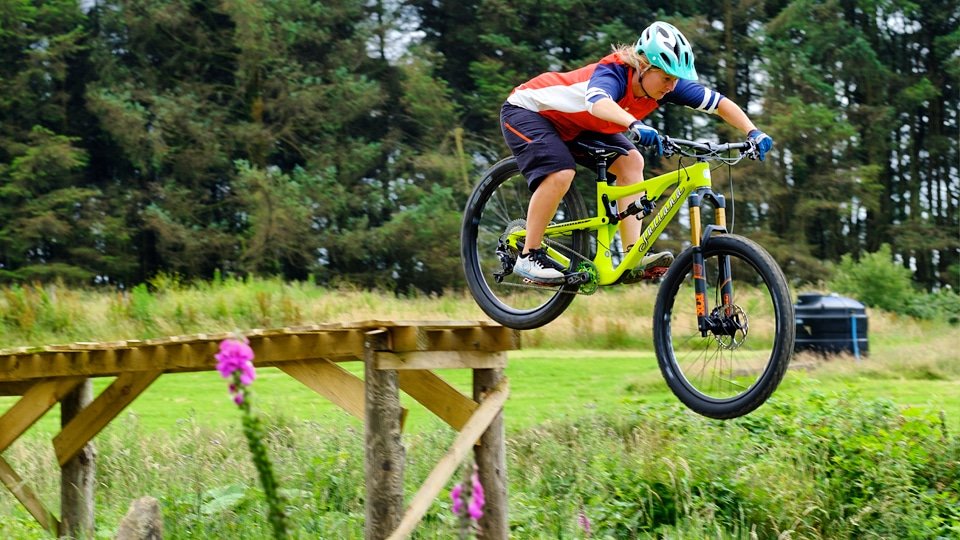 Want to hone your MTB skills before the summer holidays? 🤙🏻 We have experts running sessions throughout the festival, and with private use of the Afan bike park, an air bag AND a bespoke skills area... You'll be railing, sailing and dropping into your summer season in style 😎